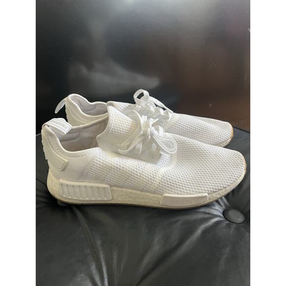 Athletic_Shoes